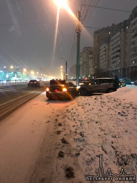7 марта, примерно в 17-50 на улице Савушкина около дома 123к1 произошло ДТП. Черный AUDI въехал в за...
