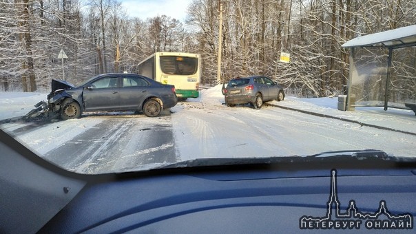 Было очень скользко на Ораниенбаумском шоссе.