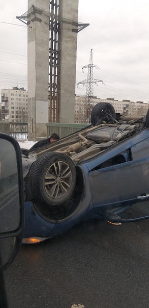 На Сортировочном мосту в сторону Пр. Славы машинка прилегла