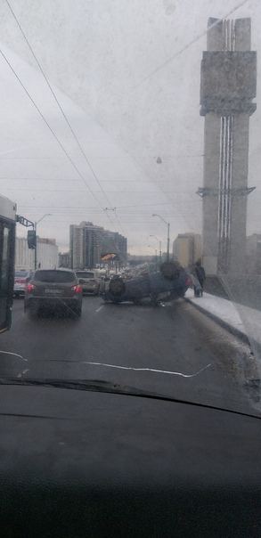 На Сортировочном мосту в сторону Пр. Славы машинка прилегла