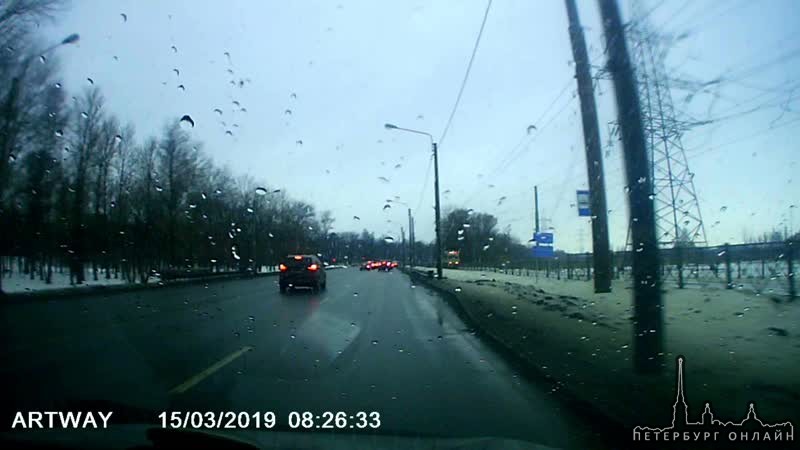Утром 15 марта 2019 года на Петергофском шоссе в сторону области после Балтийской жемчужины перед ул...
