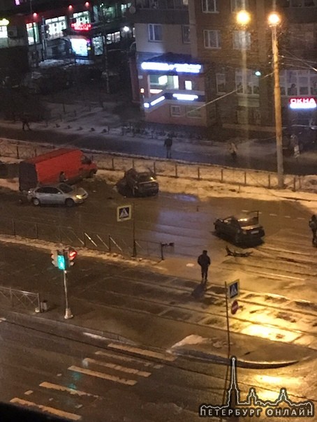 На пересечении улицы Есенина и проспекта Луначарского у дома 17 произошло ДТП с участием 6 машин. В ...