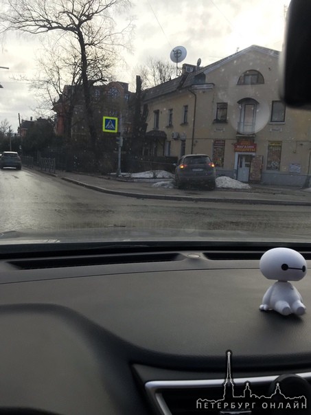 На пересечении Серебрякова и Дибуновской столкновение трёх автомобилей, один на тротуаре, почти в до...