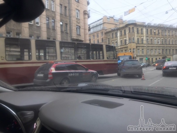 Трамвай сошёл с рельсов и вошёл в Тигуан на перекрёстке Чапаева и Куйбышева