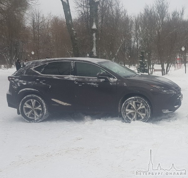 С 22 на 23 марта в Красносельском р- не, во дворах дома по ул. Добровольцев. был угнан автрмобиль Le...