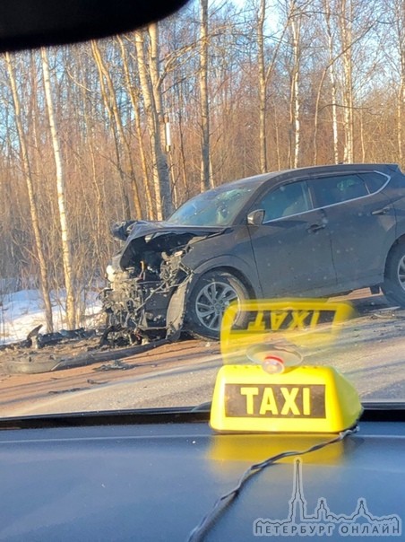 Hyundai Туссан и Toyota ЛК Прадо столкнулись в лобовом ДТП на Гостилицком шоссе