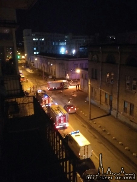 Пожар в производственном здании на Лисичанской, затруднён проезд.