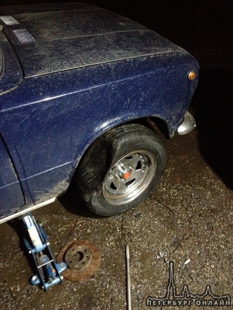 Ночью с 1 на 2 апреля во дворе на проспекте Солидарности был угнан автомобиль ВАЗ 2101 копейка