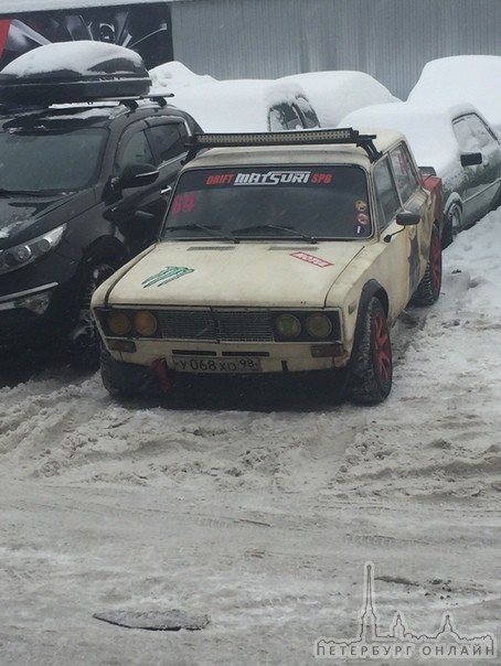 2 апреля в городе Кудрово был угнан автгмобиль ВАЗ 21061 шестерка белого цвета, 1982 года выпуска.