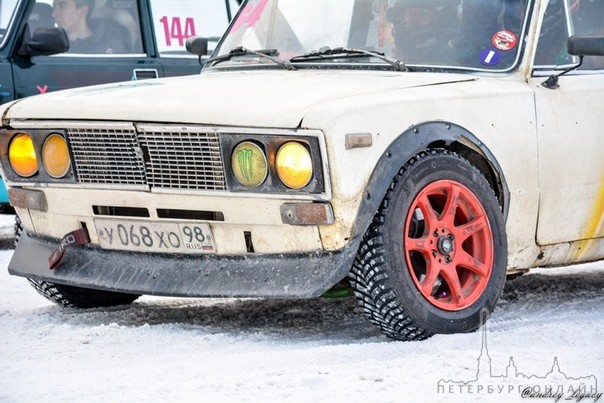 2 апреля в городе Кудрово был угнан автгмобиль ВАЗ 21061 шестерка белого цвета, 1982 года выпуска.