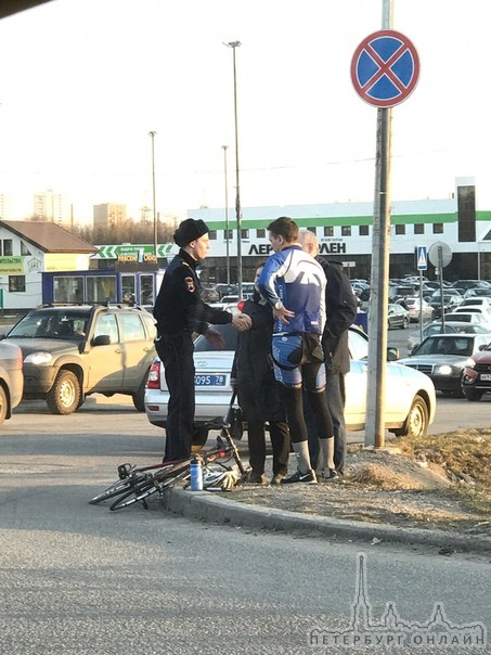 На Выборгском шоссе в п. Парголово , напротив Ленты был совершен наезд на велосипедиста. Судя по руч...