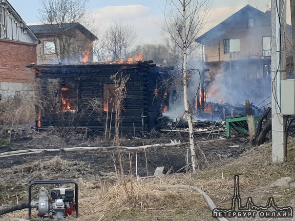 В Новосаратовке сгорел дом