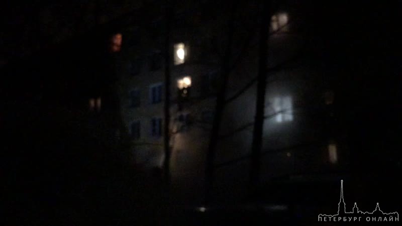 В 3 часа ночи прорвало трубу с кипятком диаметром 219мм у аварийного дом номер 49/1 по 2-ой Комсомол...