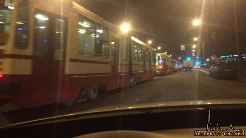 У Кудровского очка дьявола стоят все трамваи и автобусы, не ждите транспорт.