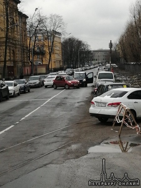 На ул. Черниговской пострадала МКМ. Проезд затруднён.