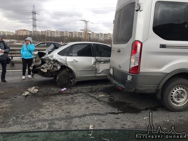 Внешняя сторона КАД возле развязки с Софийской ул. Службы на месте.