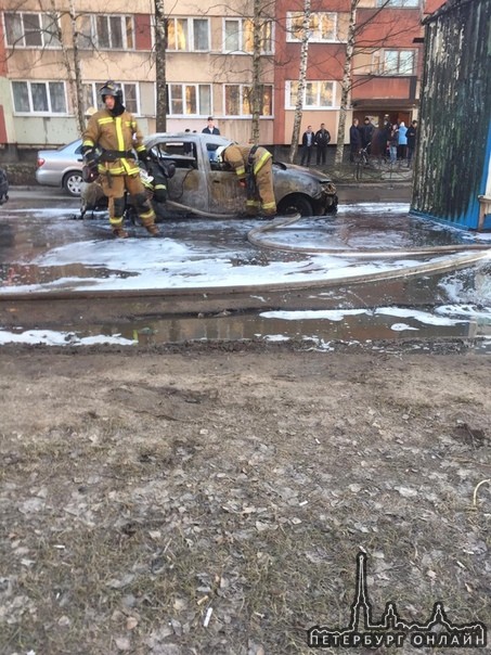 14 апреля в 19:12 на телефон 01 поступило сообщение о пожаре по адресу: Красносельский район, улица ...