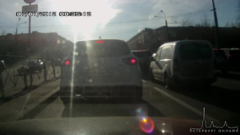 Авария сегодня в 18:00 на пересечении Типанова и пр. Юрия Гагарина. Таксист вместо левого поворота х...