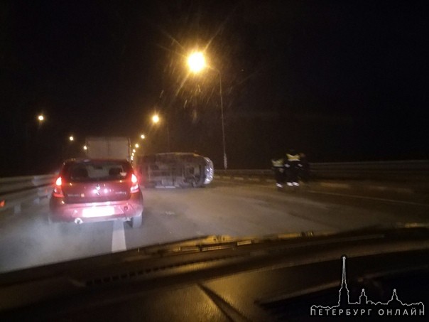 Серьезная авария на Мурманском шоссе в сторону города, после АЗС "Несте". Перевернутая Газель заняла...