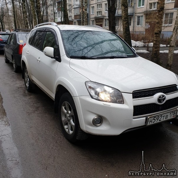 19 апреля с Сердобольской 39, был угнан автомобиль белого цвета toyota rav4 2012 г.в.