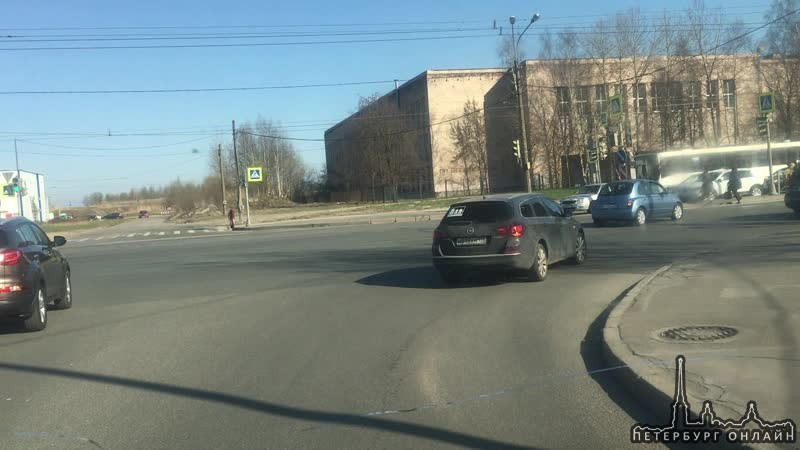 Паровоз из пяти машин на Большевиков перед Тельмана.