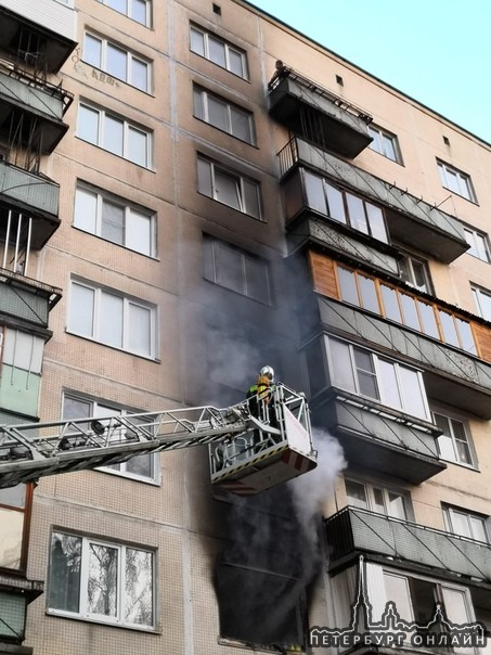 На Наставников 25/3 на третьем этаже сгорела квартира.