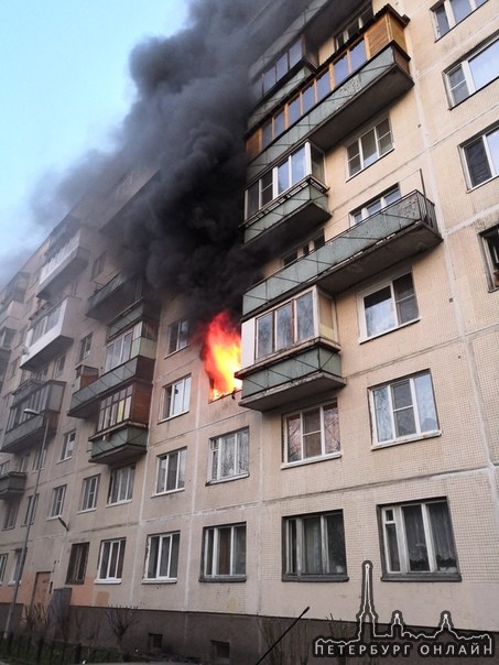 На Наставников 25/3 на третьем этаже сгорела квартира.