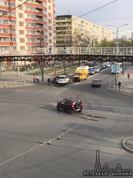 6 машин столкнулись на перекрестке Славы и Будапешской