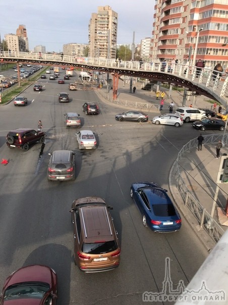 6 машин столкнулись на перекрестке Славы и Будапешской