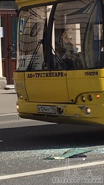 Автобус поддал Опелю под зад , за то, ч о он притормозил у ПП, на Большеохтинском, перед Красно...