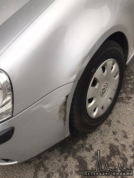 Лихой таксист скрылся с места ДТП на Лиговском проспекте у дома 48 после контакта со стоящим Гольф...
