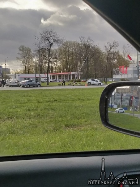 ДТП на Пулковском шоссе, напротив заправки ПТК на развороте, ж/д станция Аэропорт.