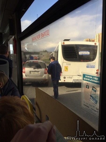 На Пулковском шоссе, в сторону города 39 автобус столкнулся с Chevrolet. 2 ряда справа занято, будет п...
