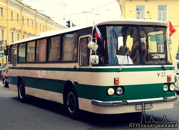 По Петербургу с 10 мая начнет курсировать экскурсионный ретро-автобус ЛАЗ-699Р.