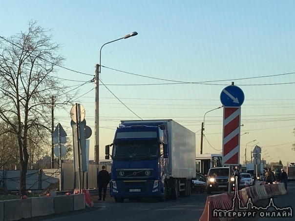 Авария на проспекте Маршала Жукова в сторону Красного села перед мостом, не проехать вообще 20:10