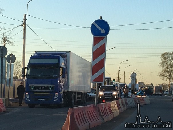Авария на проспекте Маршала Жукова в сторону Красного села перед мостом, не проехать вообще 20:10