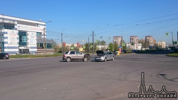 Немецкая повозка была беспощадно подбита в Рыбацком, на перекрестке у ленты .....