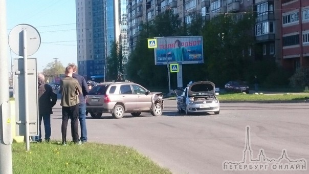 Немецкая повозка была беспощадно подбита в Рыбацком, на перекрестке у ленты .....