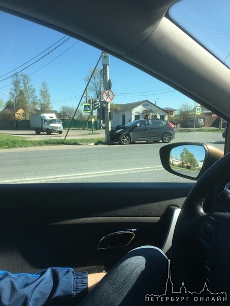 Солнце светило в глаза водителю Гольфа, он закрыл глаза и повернул налево с Таллинского на Аннинско...