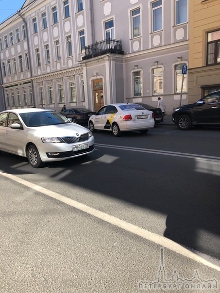 На пешеходном переходе через улицу Некрасова д.14А таксист Яндекс такси сбил переходящую дорогу дев...