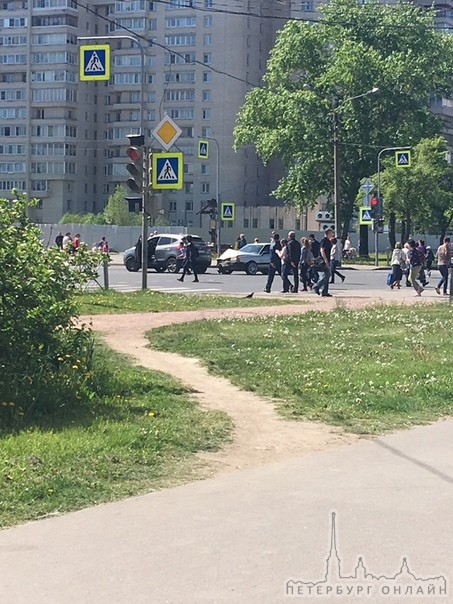 В Колпино двое столкнулись на перекрёстке Веры Слуцкой и Пролетарской.