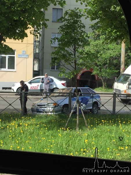 Mazda и ВАЗ полиции не поделили проезд перекрестка Новочеркасского и Рижской улицы