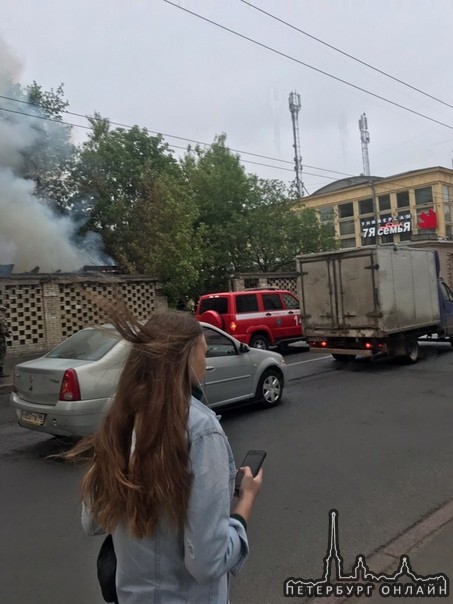 На улице Решетникова , что у метро Электросила, горит нежилое здание, уже тушат. Пострадавших вроде ...