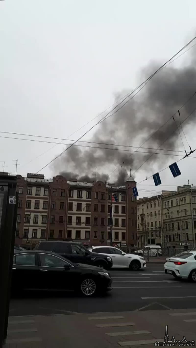 На улице Решетникова , что у метро Электросила, горит нежилое здание, уже тушат. Пострадавших вроде ...