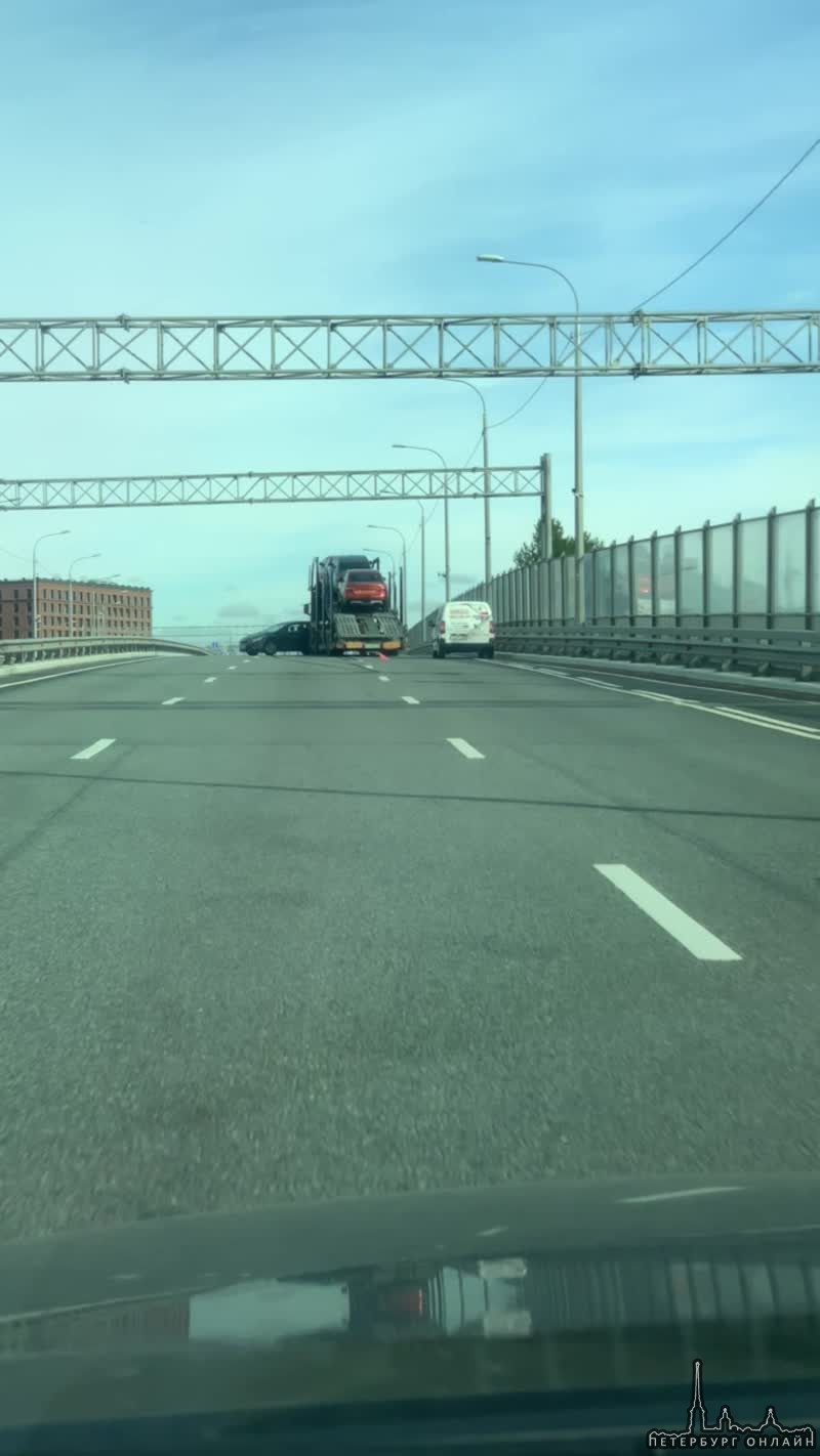 Нов. Наб. Макарова от Кима к мосту Бетанкура. Киа подлезла по автовоз.