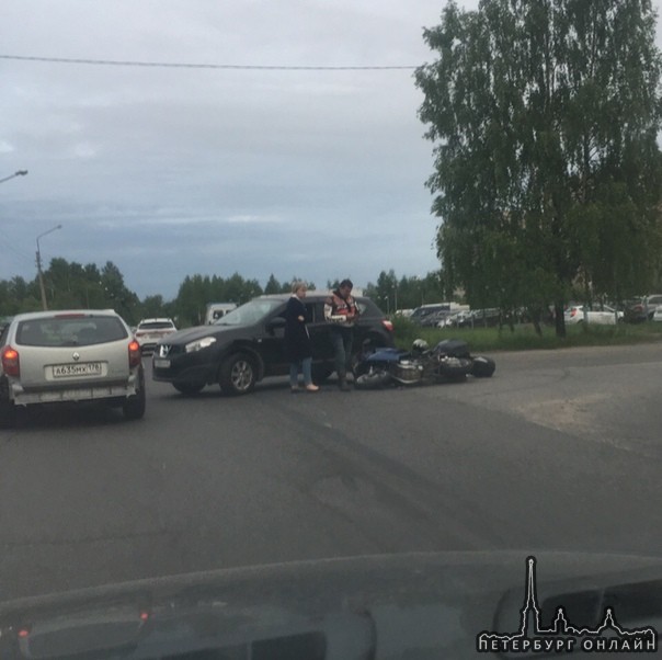 В Металлострое сбили мотоциклиста.