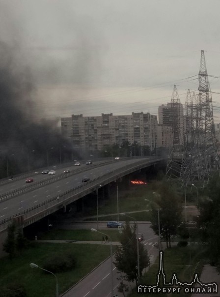 Российский проспект, пожар под мостом