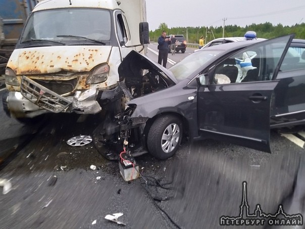 Авария на Мурманском шоссе около посёлка Ратницы в сторону Новой Ладоги.