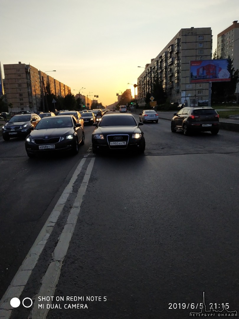 Вчера вечером в 21.15, в конце Шлиссельбургского проспекта,на славянском мосту водитель автомобиля А...