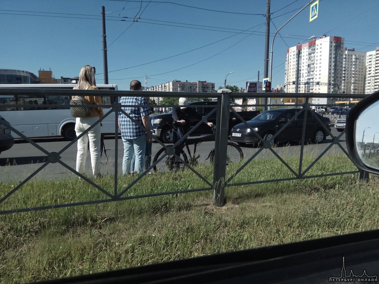 На пересечении Косыгина и Индустриального водитель на Nissan Qashqai сбил велосипедиста. Все живы! В...